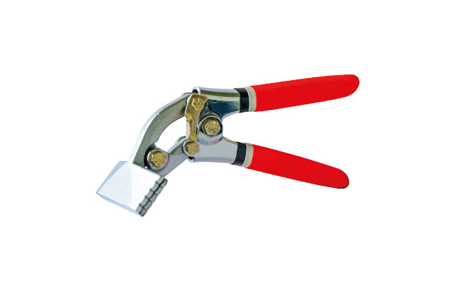 Plastový svorkový stroj